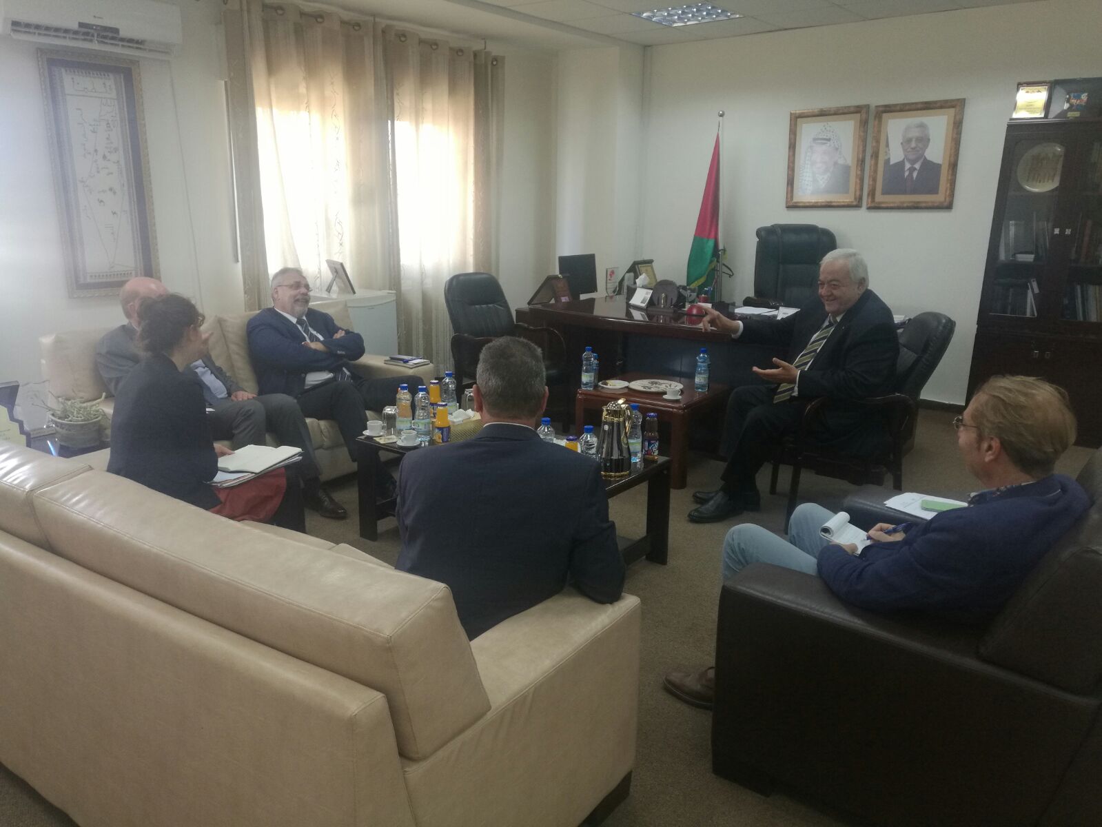 وزير العمل أبو شهلا يبحث سبل تطوير التعاون المشترك مع GIZ
